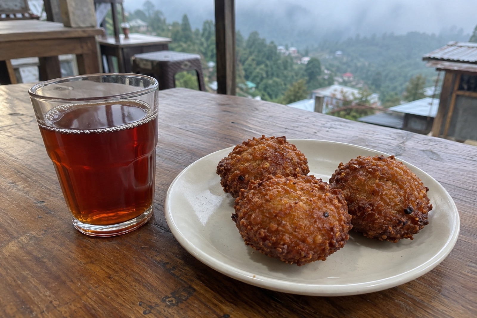 Red Tea & Pukhlein — vegetarian Dawki dish