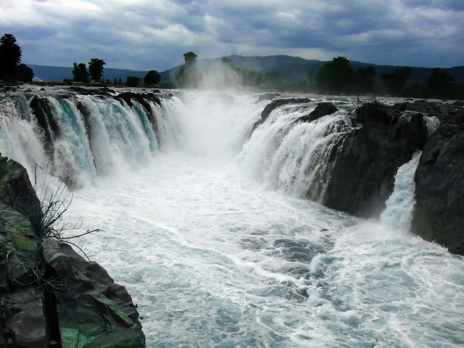 Hogenakkal Falls — photo