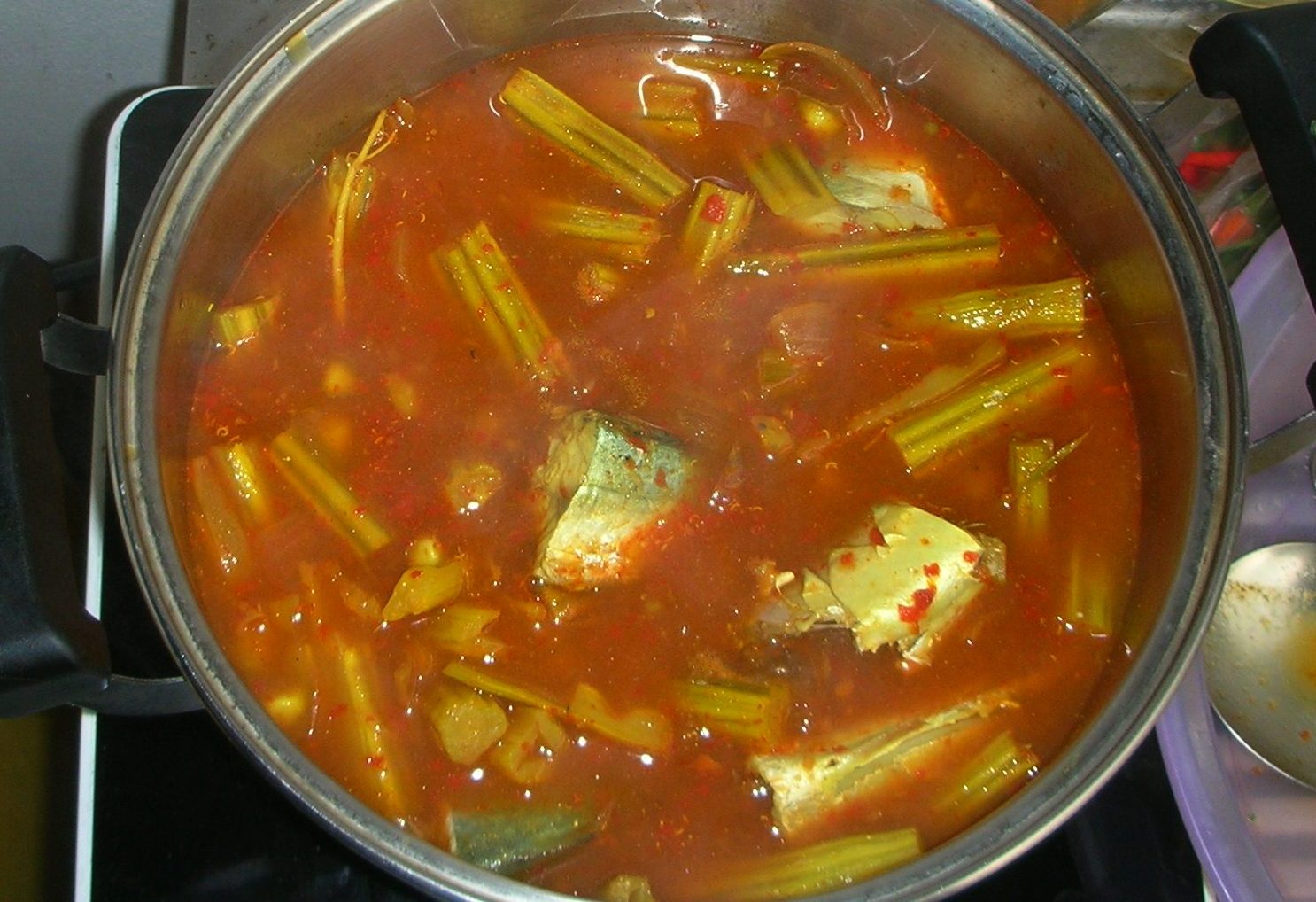 Gaeng som — non-vegetarian Krabi dish