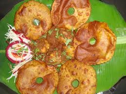 Kombdi Vade — non-vegetarian Malvan dish