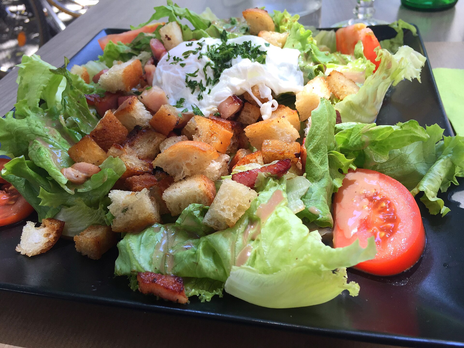 Salade lyonnaise — non-vegetarian Lyon dish