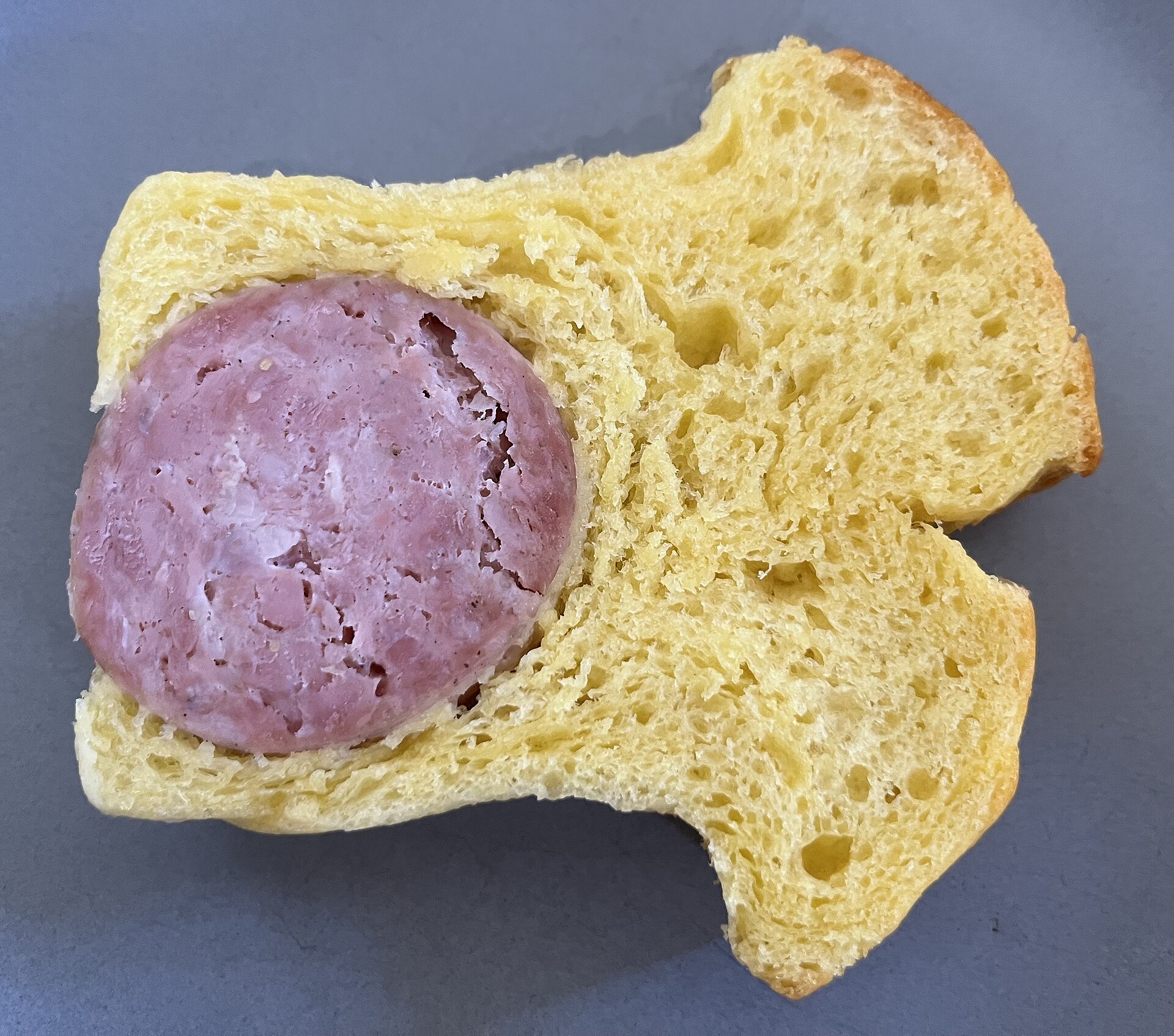 Saucisson brioché — non-vegetarian Lyon dish