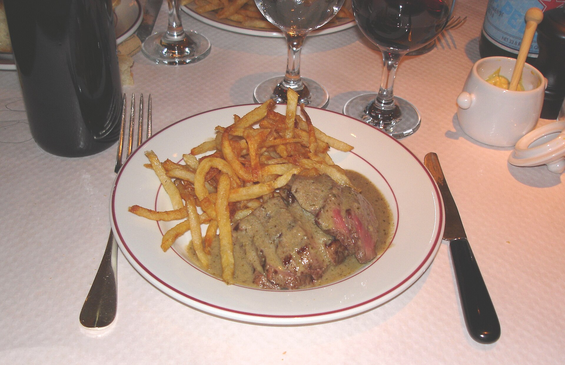 Steak-frites — non-vegetarian Paris dish