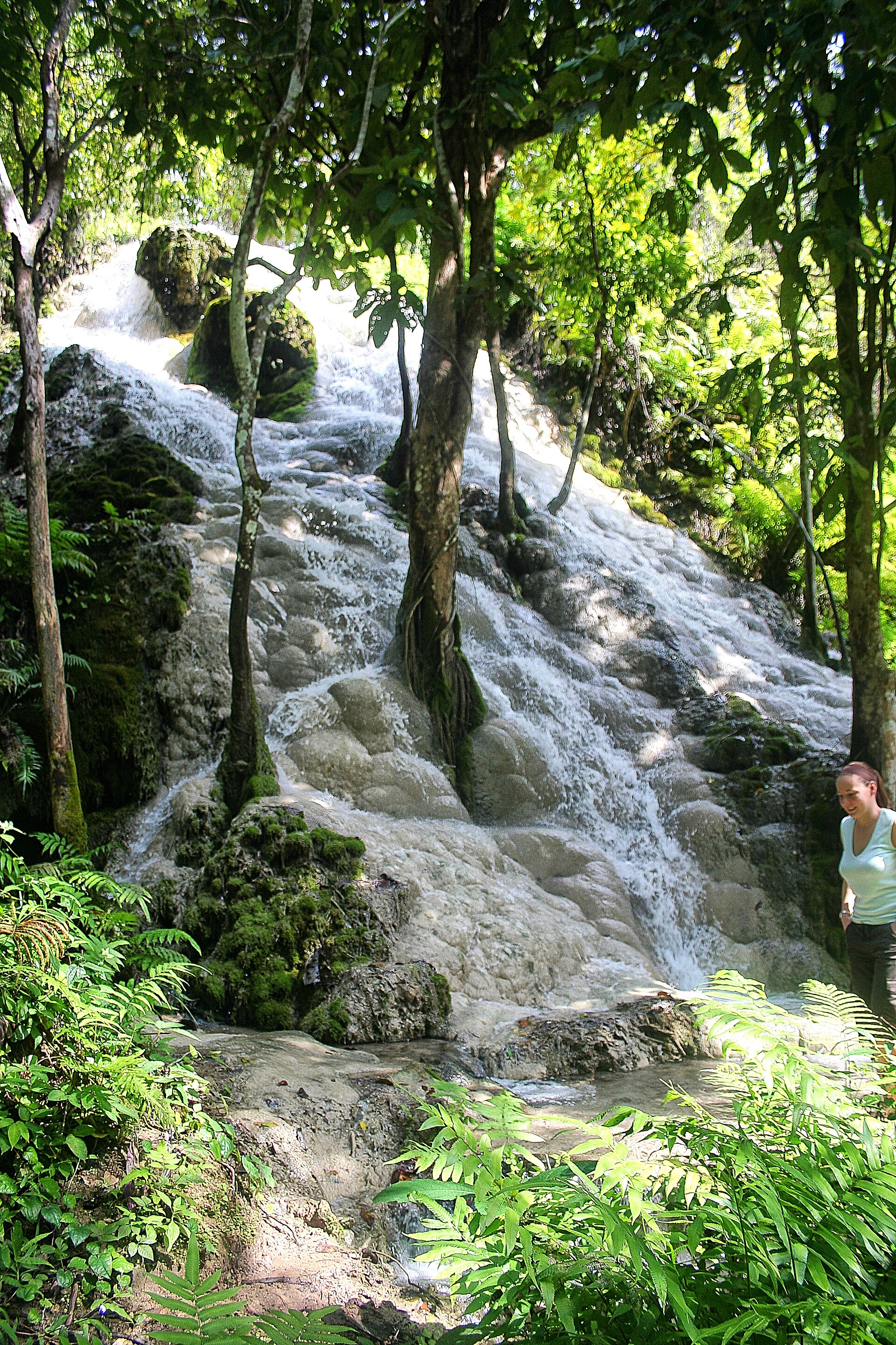Bua Thong sticky waterfalls — photo
