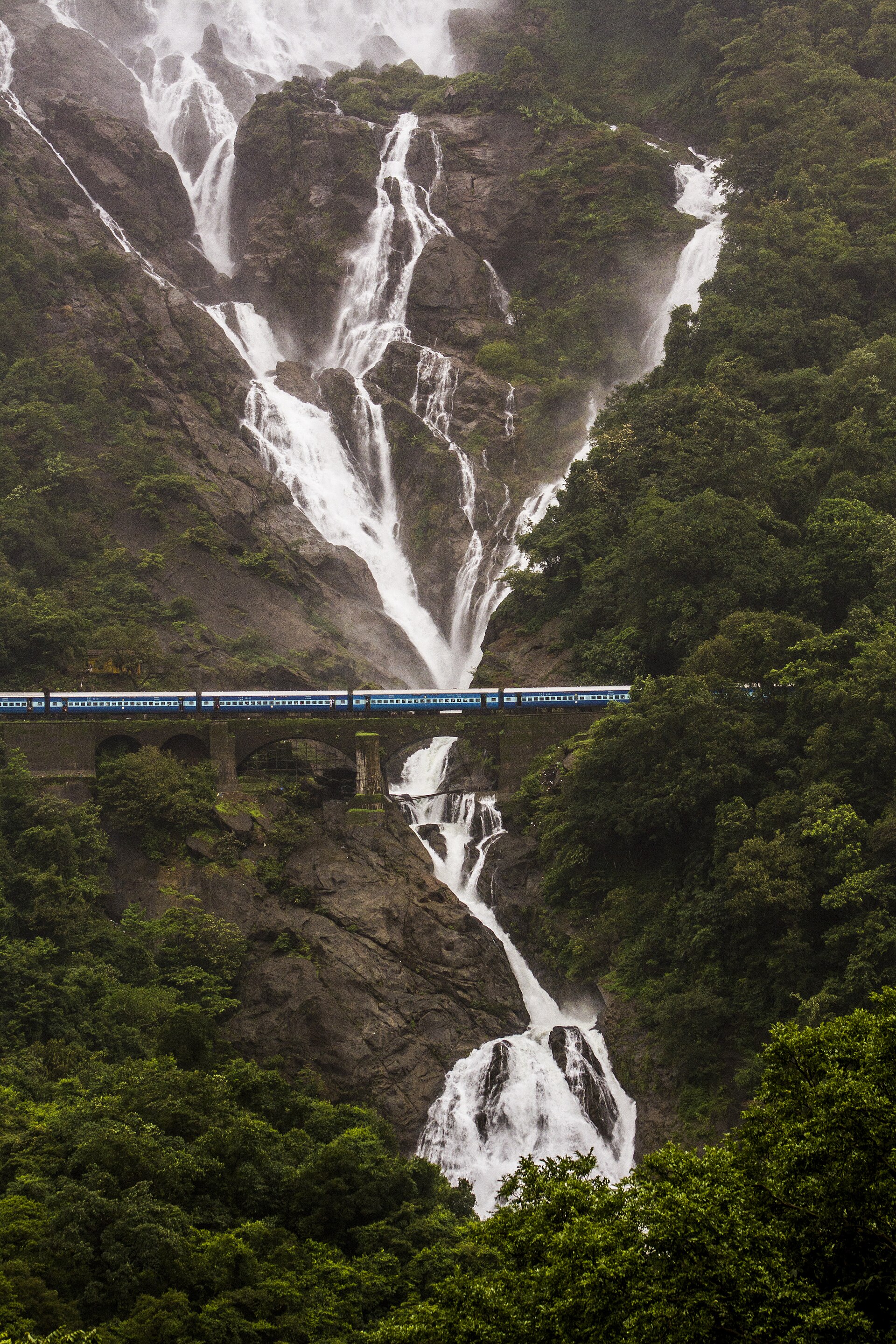 Dudhsagar Falls — photo