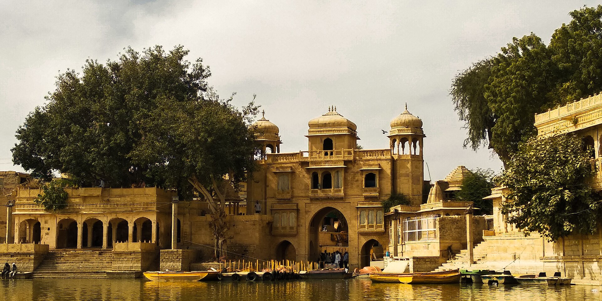 Gadisar Lake — photo