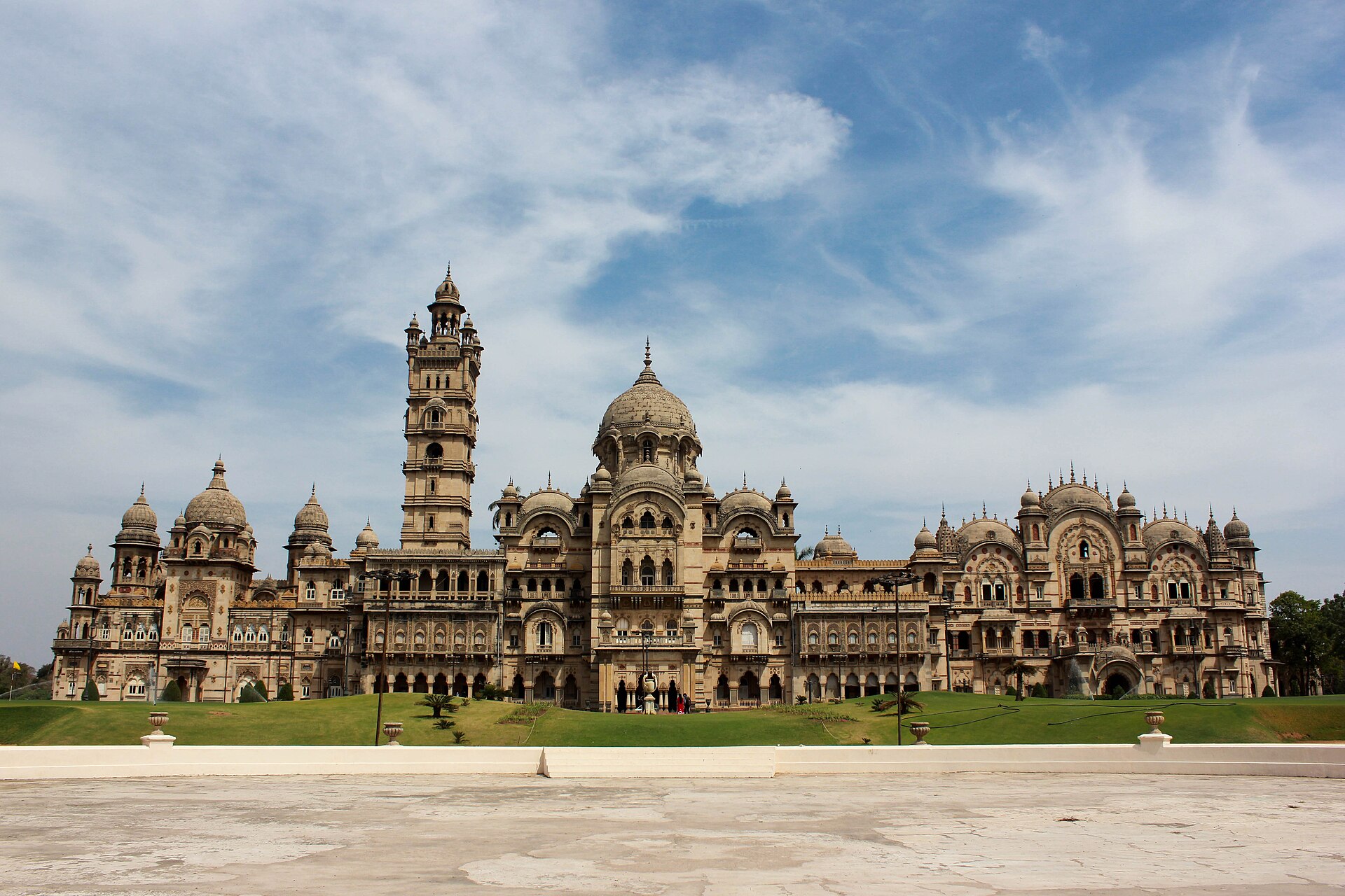 Laxmi Vilas Palace — photo