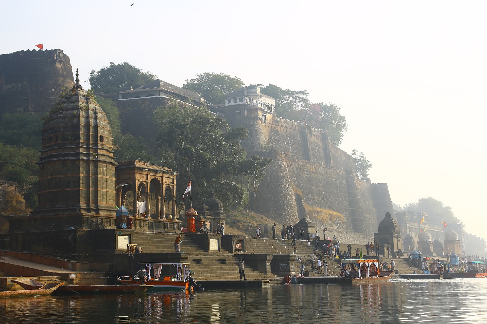 Maheshwar Ghats — photo