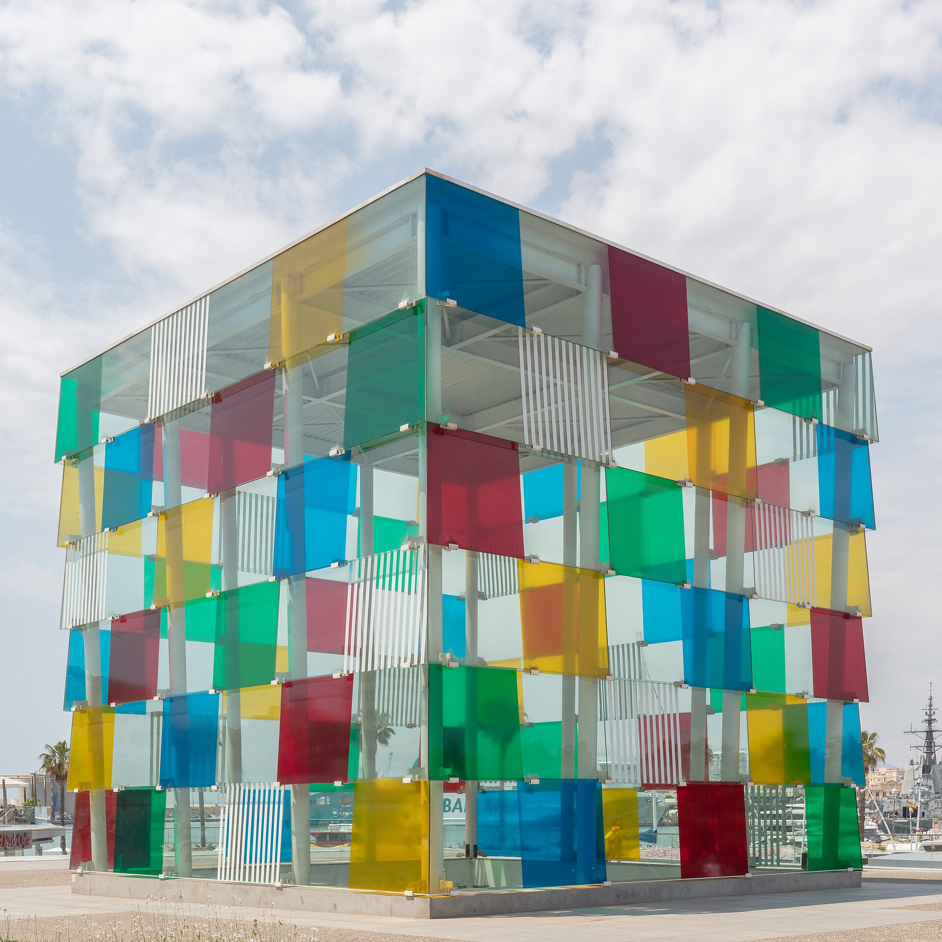 Muelle Uno & El Cubo — photo