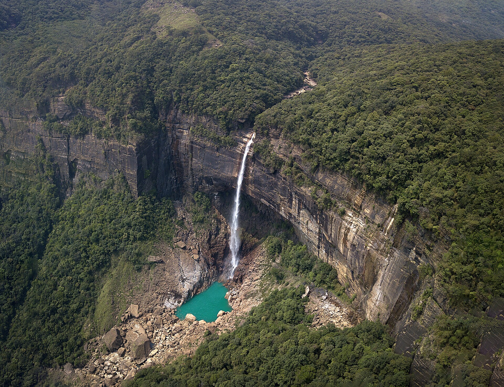 Nohkalikai Falls — photo