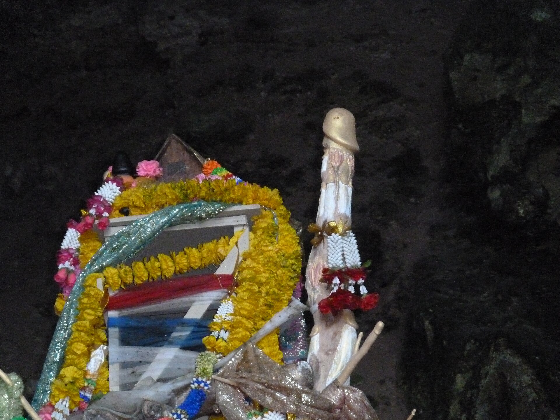 Phra Nang cave shrine — photo