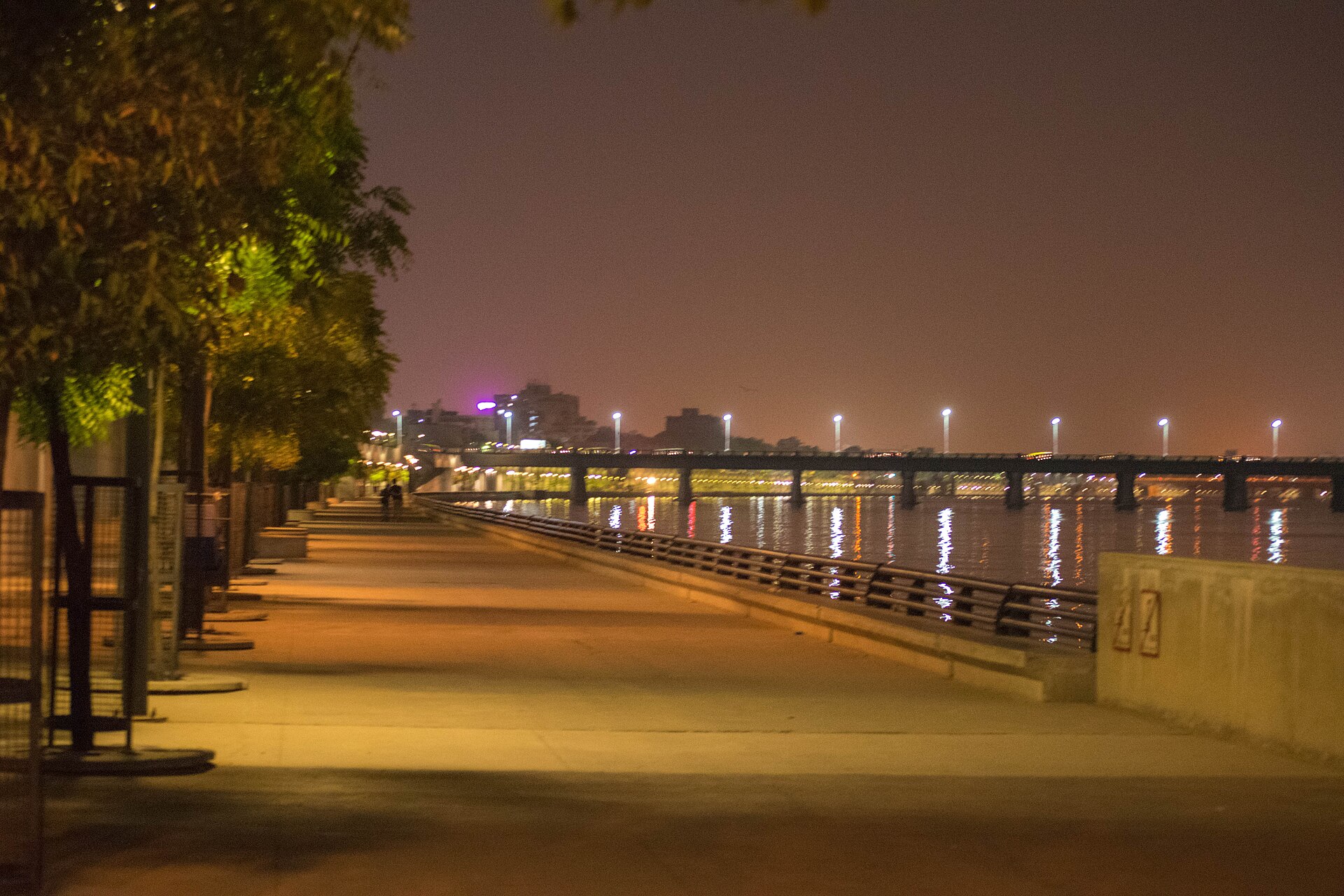 Sabarmati Riverfront & Atal Bridge — photo