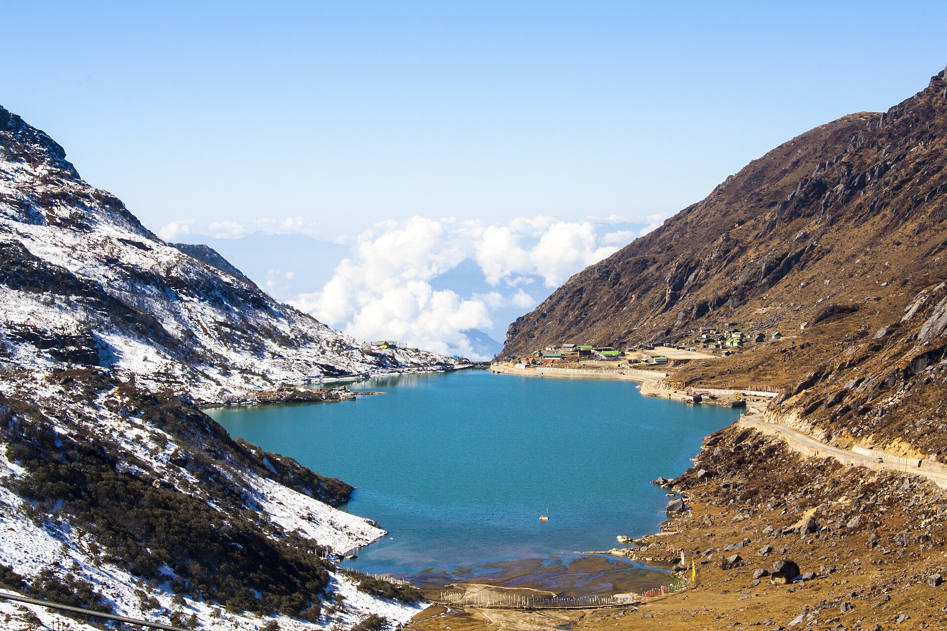 Tsomgo Lake — photo